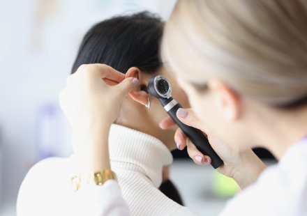 Le médecin oto-rhino-laryngologiste (ORL)